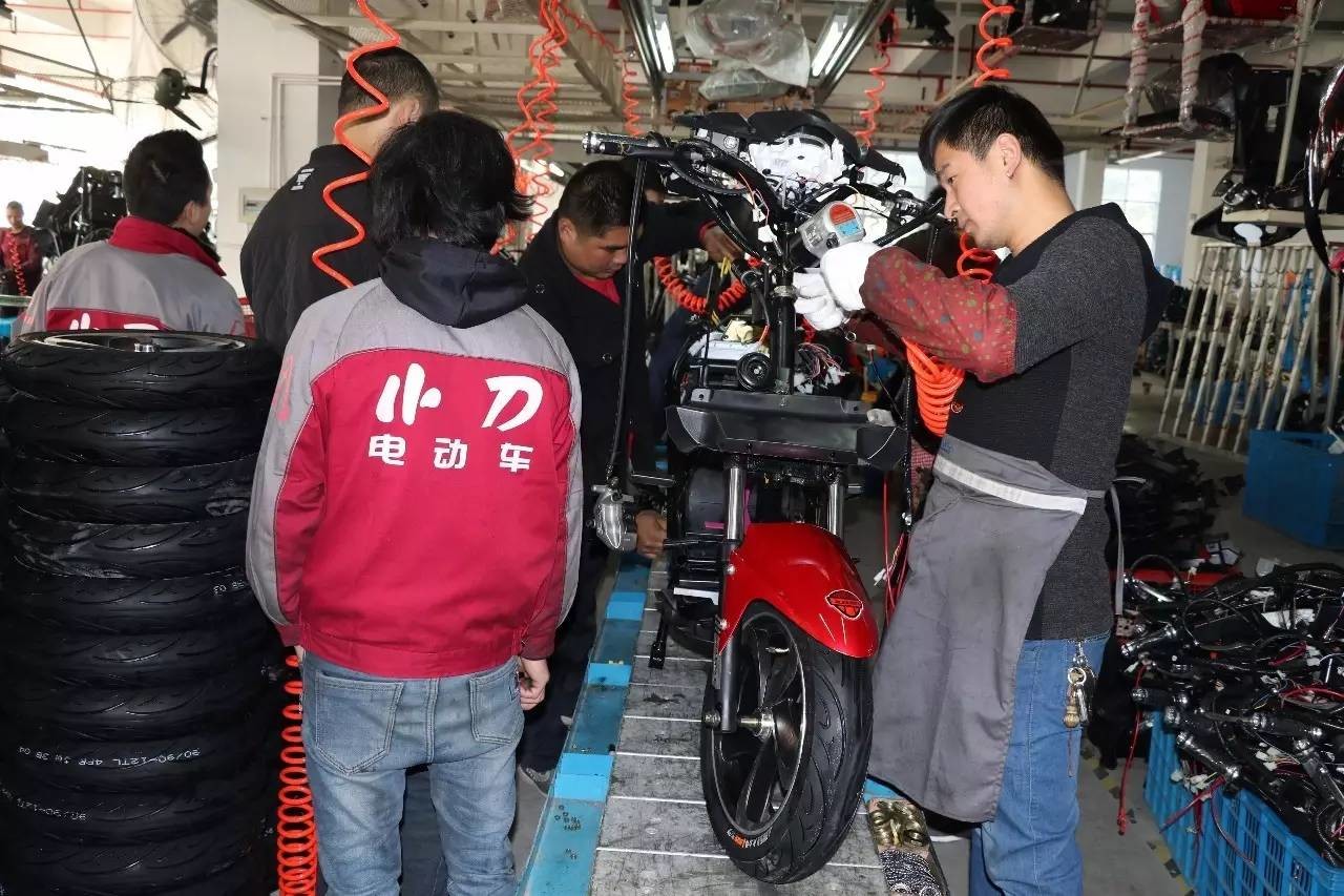 專業(yè)生產(chǎn)PVC護(hù)套、銅排、鋁排、新能源電池銅/鋁軟連接-人禾電子